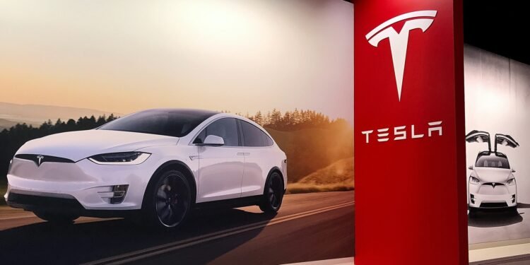 Musk revela por qué Tesla no ha fabricado el coche eléctrico de mayor autonomía del mundo