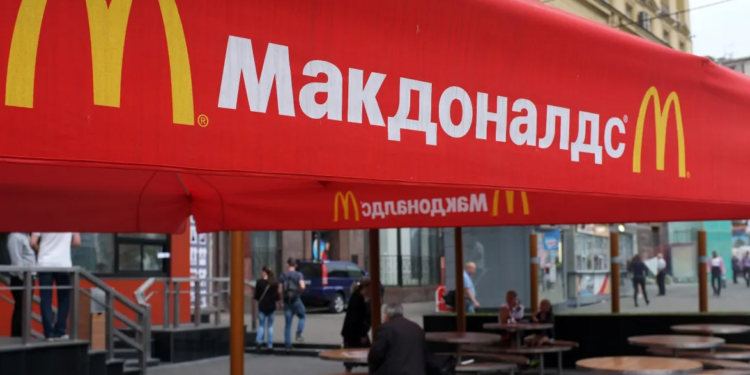 McDonald’s abandona el mercado de Rusia y planea vender sus negocios en el país