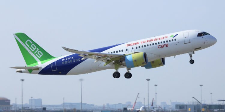El rival chino de Boeing 737 y Airbus A320 realiza el primer vuelo de prueba antes de ser entregado al cliente