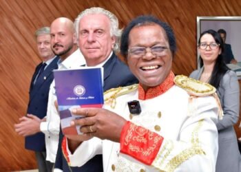 Interior y Policía otorga nacionalidad dominicana al artista Félix Cumbé