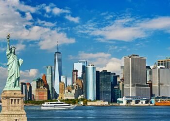 Nueva York pide volver a usar mascarilla en público ante repunte de covid-19