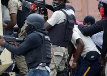 Pandilla asalta y toma control de Palacio de Justicia en Haití