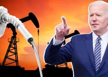 Biden urge a las grandes petroleras a aumentar la producción y bajar precios