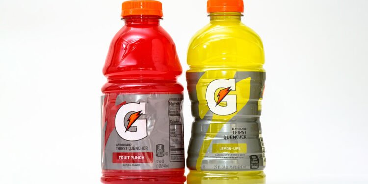 Chocolatinas menguantes y paquetes de Kleenex con 5 pañuelos menos: el fenómeno de la reduflación se acelera en todo el mundo