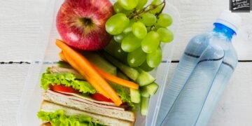 Salud Pública recomienda consumir abundante agua, frutas y vegetales ante ola de calor que afecta al país