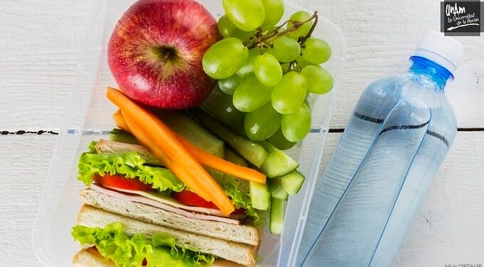 Salud Pública recomienda consumir abundante agua, frutas y vegetales ante ola de calor que afecta al país