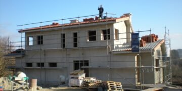 El alza de intereses aleja sueño de comprar casa en Latinoamérica