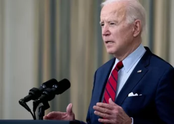 Biden urge a «prohibir» en EEUU vender armas de asalto a particulares
