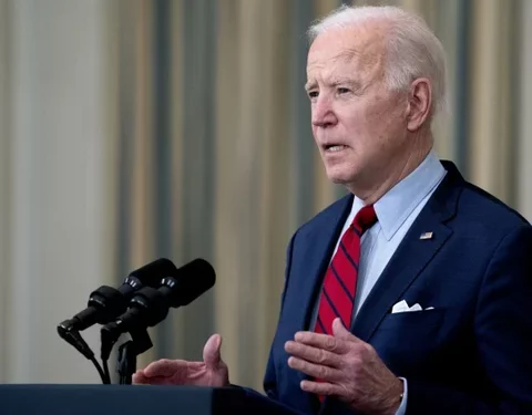 Biden urge a «prohibir» en EEUU vender armas de asalto a particulares