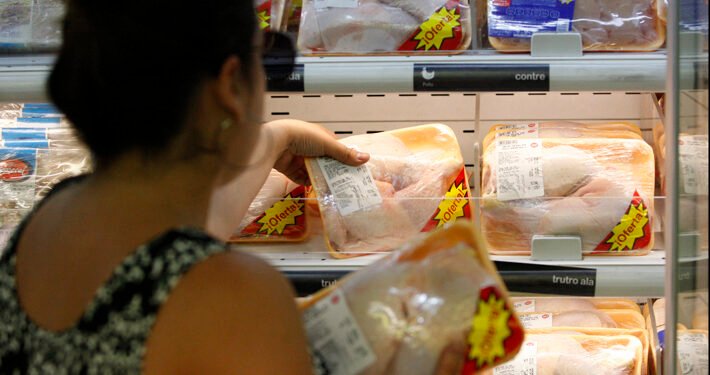 Traen pollos y huevos desde Brasil y Bélgica ante alta demanda