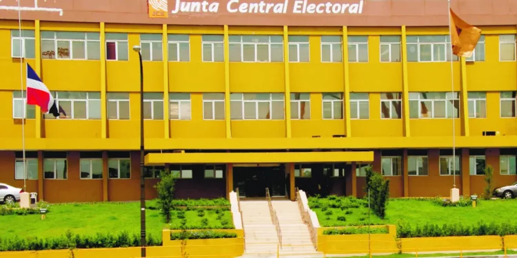 JCE decide que se vote en 2024 con la cédula actual aunque venza