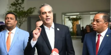 Abinader promete detener las próximas alzas de tarifa eléctrica