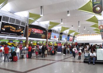 Aerolíneas mantienen exigencia de constancias de vacunas contra el Covid-19