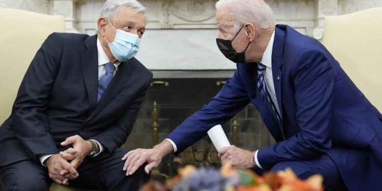 López Obrador revela dejó carta a Biden para pedir exoneración de Julian Assange