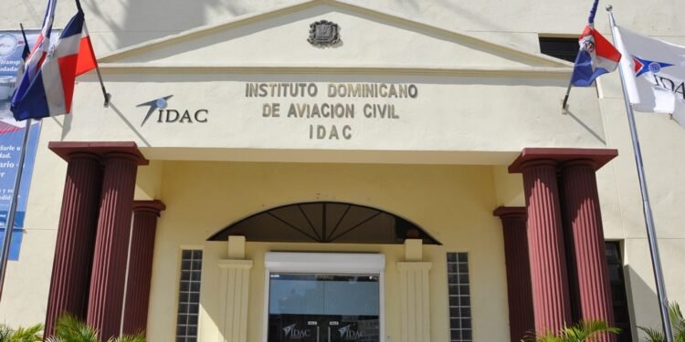 IDAC reafirma compromiso de reducir huellas de carbono en la actividad aeronáutica