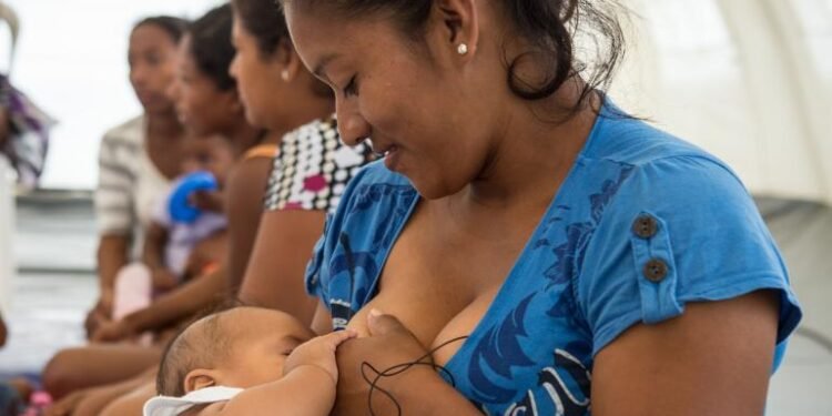 La lactancia materna prolongada protege contra la obesidad en la edad adulta