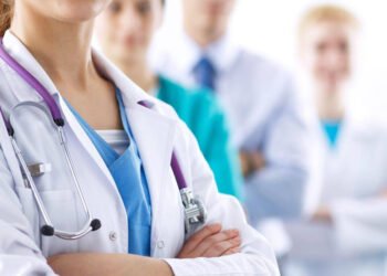 Profesionales de la medicina podrán realizar residencias médicas en sus provincias