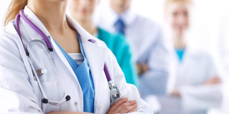 Profesionales de la medicina podrán realizar residencias médicas en sus provincias