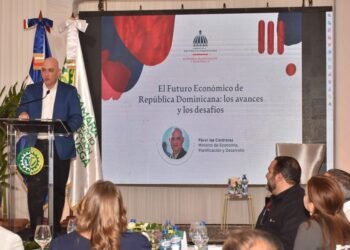 Ministro Isa Conteras habla de los desafíos de la economía de la República Dominicana