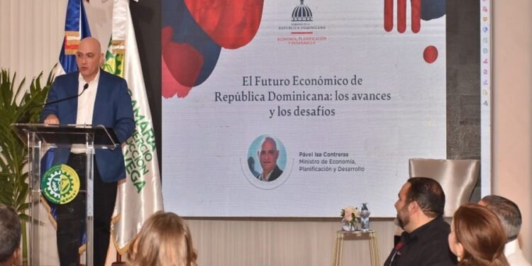 Ministro Isa Conteras habla de los desafíos de la economía de la República Dominicana