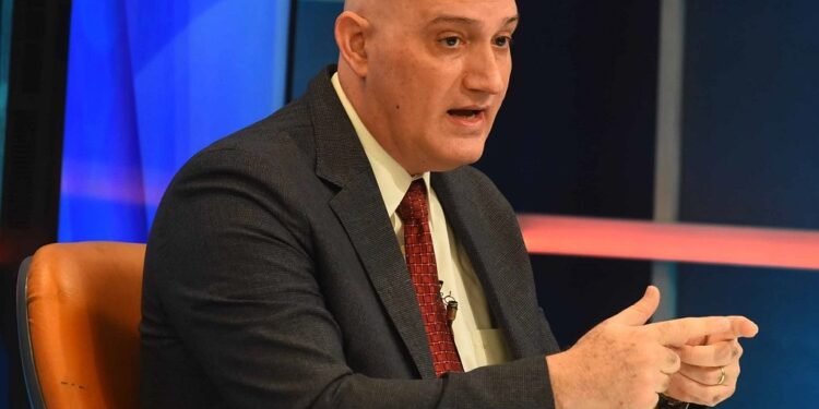 Ministro Economía propone reestructurar inversión pública RD