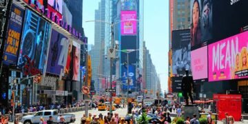 EEUU envejece mientras latinos empujan un país más diverso