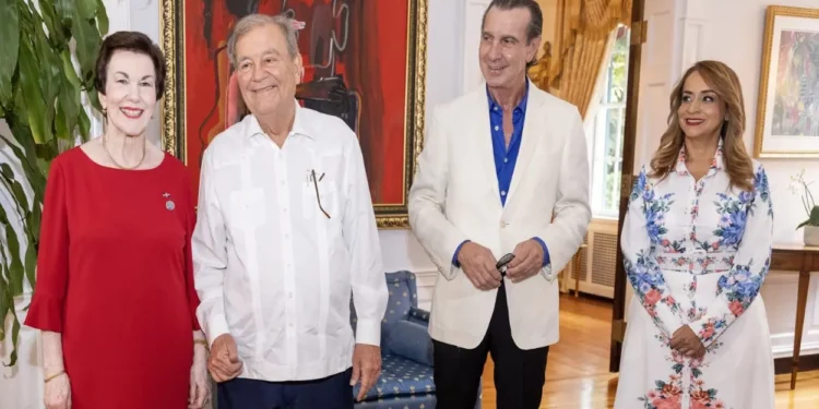 RD proyecta en EEUU cigarros y ron dominicanos