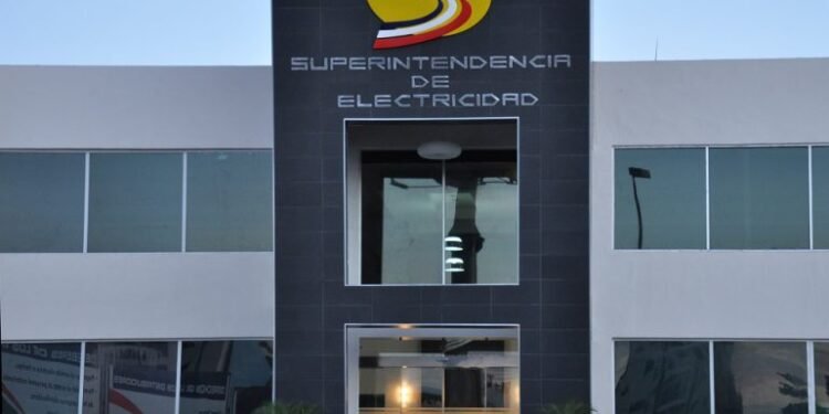 Superintendencia de Electricidad justifica aumento general salarios
