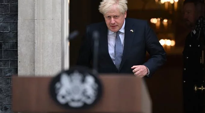 Boris Johnson dimite como líder conservador pero seguirá en el poder hasta que se nombre a su sucesor