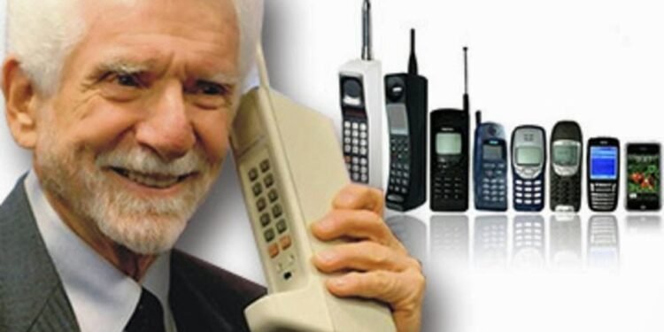 «¡Aprovecha la vida!»: El inventor del teléfono móvil cree que las personas deben dedicar menos tiempo a sus dispositivos