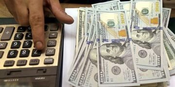Dólar se dispara mientras suben temores de una recesión global
