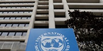 FMI prevé freno en las principales economías y recesión en el mundo
