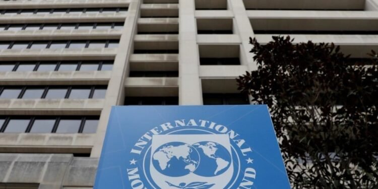 FMI prevé freno en las principales economías y recesión en el mundo