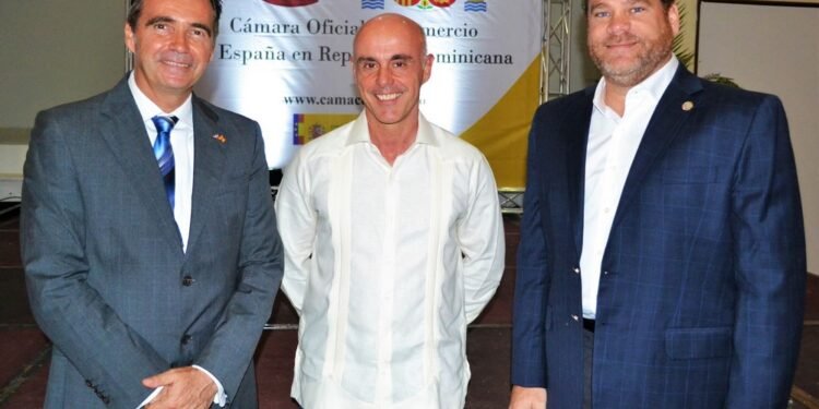 Cámara Comercio de España realiza “Un recorrido por la historia del turismo dominicano”