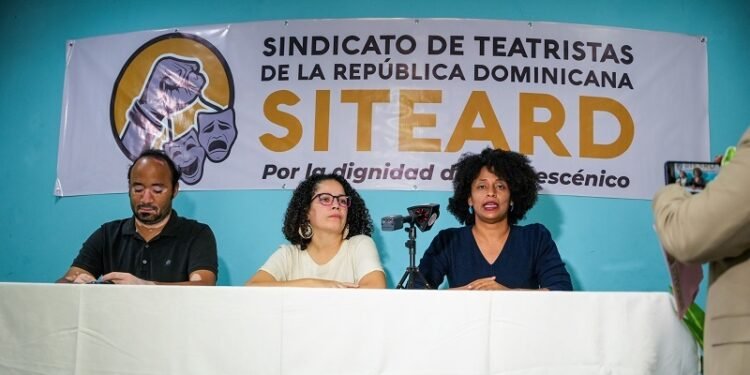 Teatristas demandan pago por servicios prestados en Feria del Libro