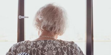 Estudio advierte que el covid-19 puede aumentar el riesgo de demencia, así como otros desórdenes neurológicos y psiquiátricos