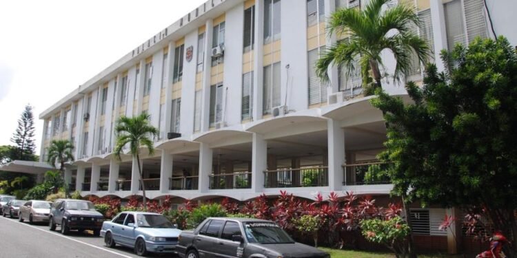 Ayuntamiento de Santiago defiende su derecho a retirar vallas políticas violatorias a ley electoral