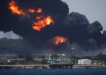 Cuba da por controlado incendio industrial provincia de Matanzas