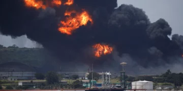 Cuba da por controlado incendio industrial provincia de Matanzas