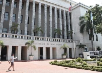 Ministerio de Educación plantea invertir más en aulas y procesos pedagógicos