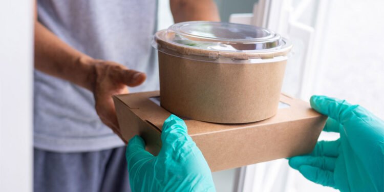 Multarán negocios cobren 10% propina en comida para llevar