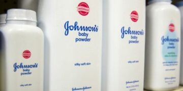 Johnson & Johnson suspende venta de talco en el mundo y rechaza acusaciones de que causa cáncer