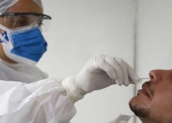 Covid prolongado en 1 de cada 8 adultos: qué revela el nuevo estudio de The Lancet