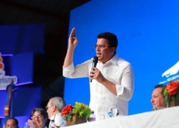 Presentan plan de ordenamiento a vendedores informales 25 playas