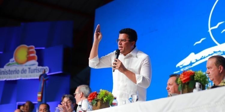 Presentan plan de ordenamiento a vendedores informales 25 playas