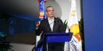 Luis Abinader habla en Miami sobre el avances del programa Burocracia Cero que mejorara la economía dominicana