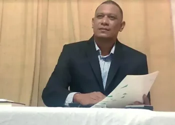 Activistas piden dividir en dos tandas de 6 horas la jornada laboral sector público