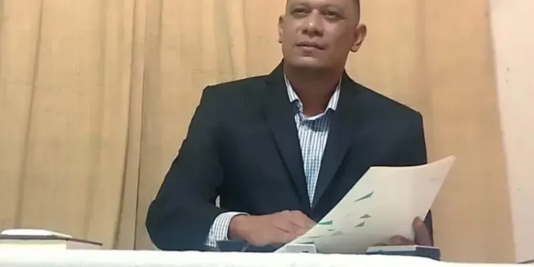 Activistas piden dividir en dos tandas de 6 horas la jornada laboral sector público