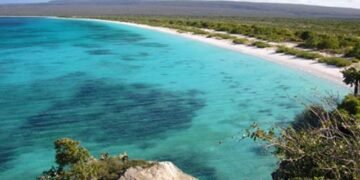 Gobierno busca socios privados para proyecto turístico en Pedernales