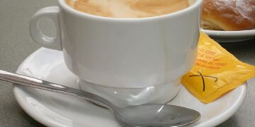 El café con leche podría tener efectos antiinflamatorios, según estudio